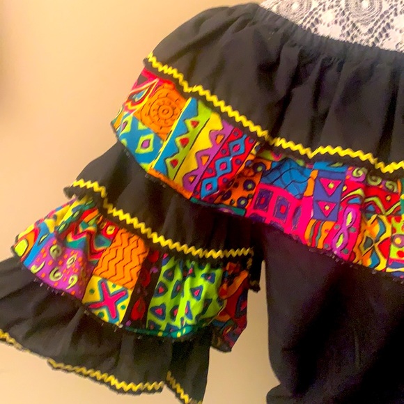 Bundle of 2 High fashion off shoulder top and colorful
skirt - Picture 1 of 9